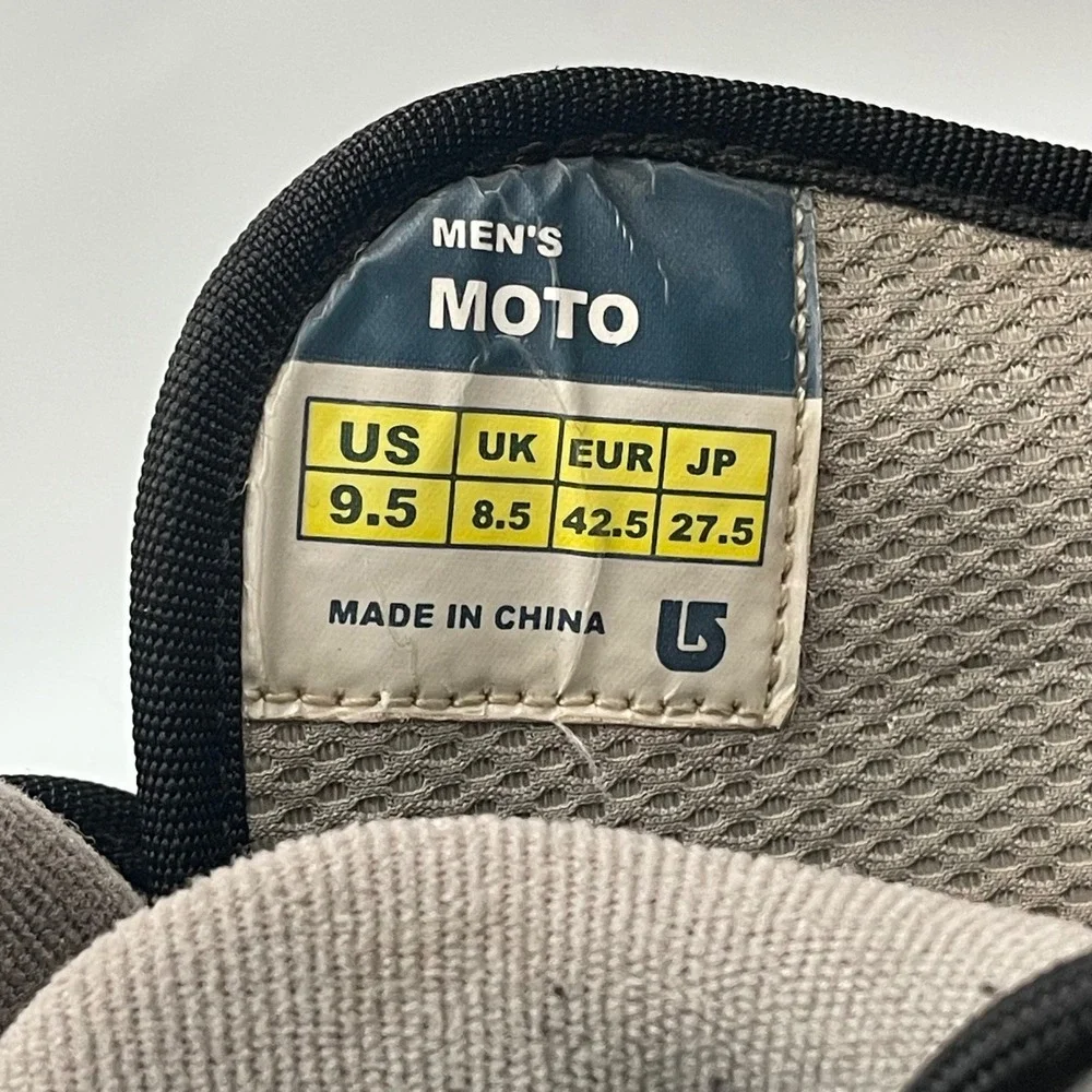 Burton Moto Snowboard Boots Mens 9.5 Black Gray Lace Up Soft Flex All Mountain